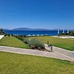 Seaside Village * Politiká