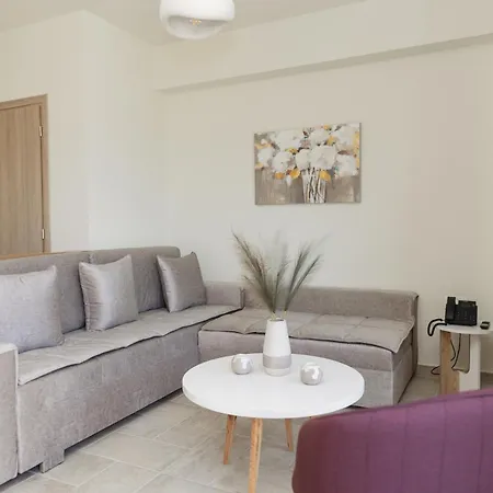 Seaside Village Politiká